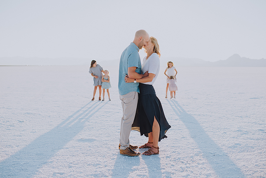 3-ways-to-capture-natural-moments-when-photographing-families