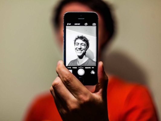 How-to-take-headshots-with-your-phone